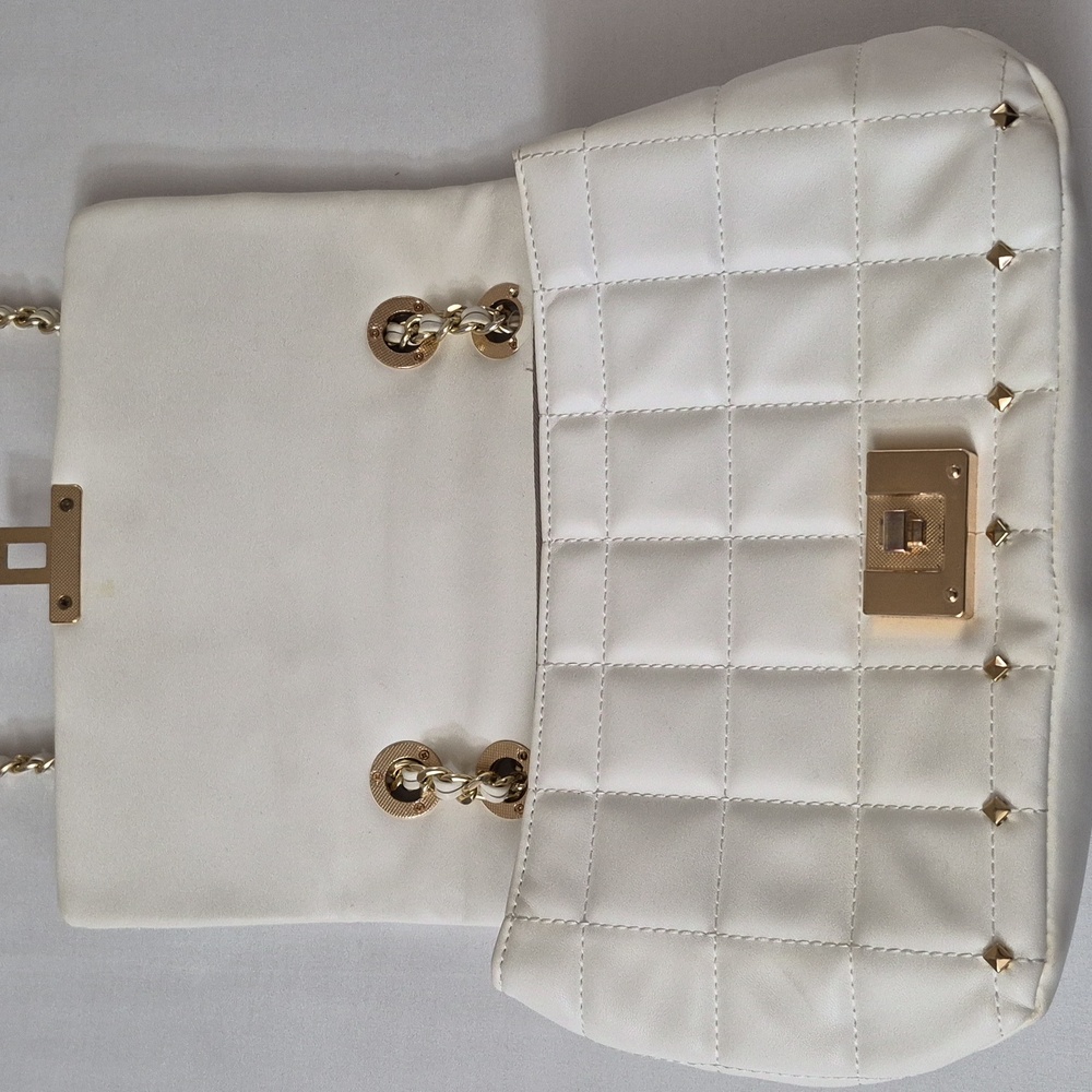 Aldo Ivory Quilted Shoulder Bag with Gold Chain - Picture 3 of 16